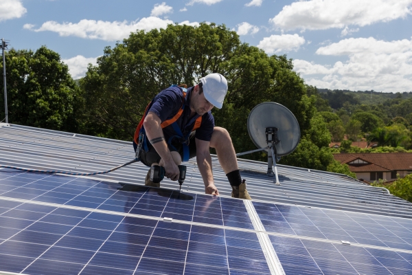 Günstiger GLS Bank Kredit für Solaranlage auf Unternehmendach