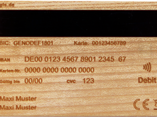 Rückseite der GLS BankCard Debit aus Holz 