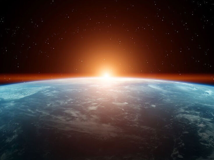 Die Sonne geht über dem Horizont der Erde auf, im Hintergrund sind der Weltraum und die Sterne zu sehen.
