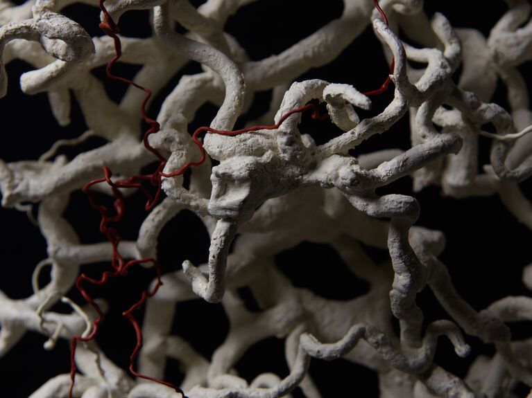 Kunstwerk "Der rote Faden" Kunstwerk "Der rote Faden"