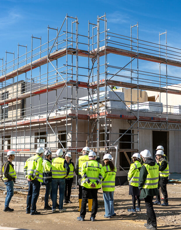 Menschen auf einer Baustelle
