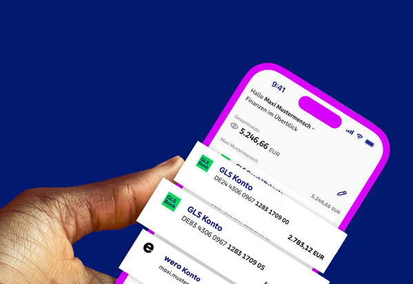 Eine Hand hält Smartphone mit GLS App.