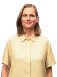 Portraitaufnahme von Anne Fromm in beiger Bluse.