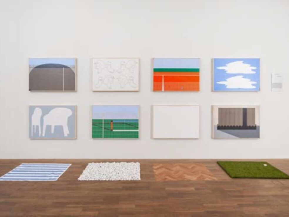 Mara Niederprüm: Spießer nennen Spießer Spießer Verschiedene Kunstwerke an einer Wand