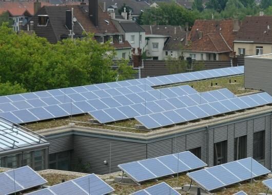 Die Sonne ins Ruhrgebiet holen: GLS Bank schnürt Sorglospaket für Photovoltaik auf Firmendächern