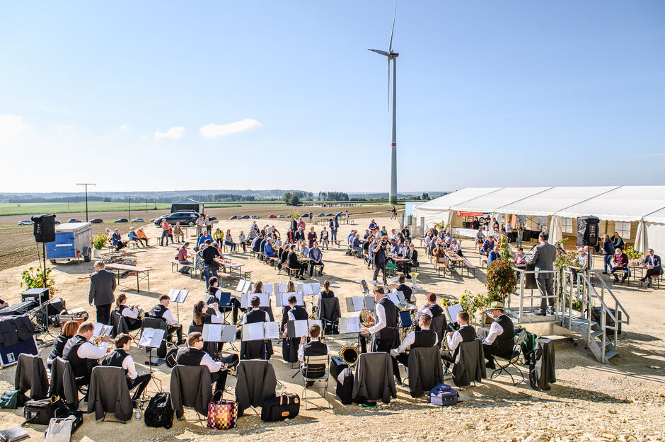 Einweihung Schenkwindrad Schenkwindrad Gnannenweiler Einweihung des Schenkwindrad mit Gästen und dem örtlichen Musikverein.