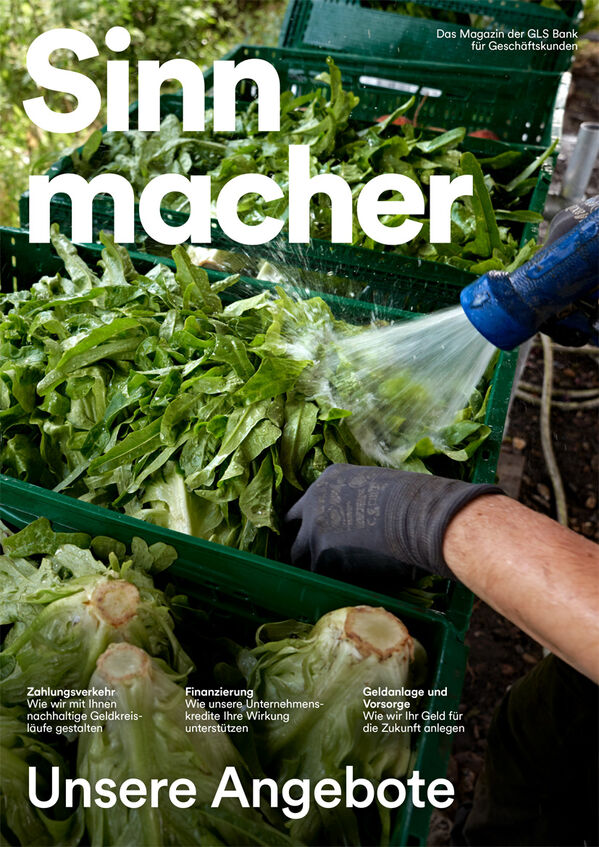 Titelbild Sinnmacher: Gärtner*in duscht Gemüse ab