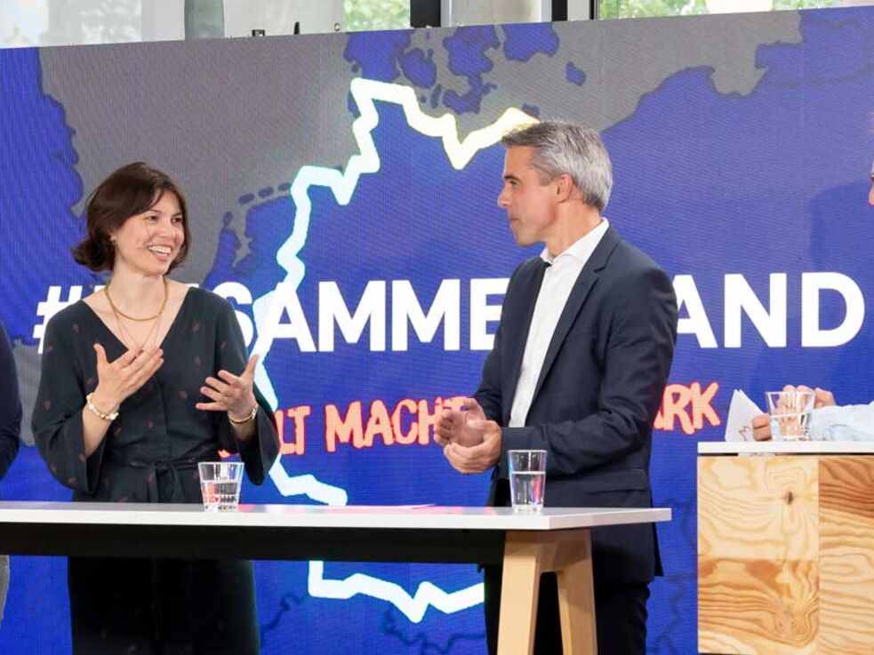 Aysel Osmanoglu auf der Buehne