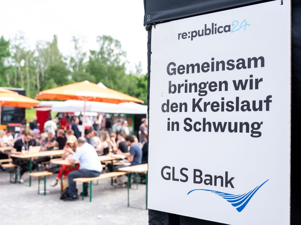 Plakat zu Mehrweg: Gemeinsam bringen wir den Kreislauf in Schwung