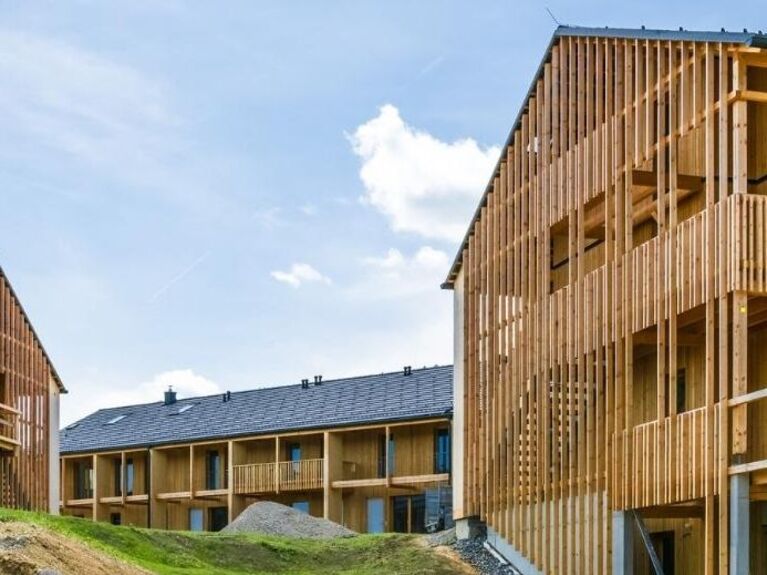 Nachhaltige Immobilien bauen mit Holz - zukunftsfähig finanziert mit dem GLS Bank Kredit für Geschäftskunden Nachhaltige Immobilien bauen mit Holz - zukunftsfähig finanziert mit dem GLS Bank Kredit für Geschäftskunden